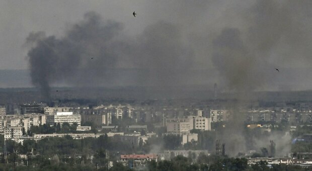 Ucraina, esplosione a Severodonetsk: «Si vede una nube rosa a forma di fungo»