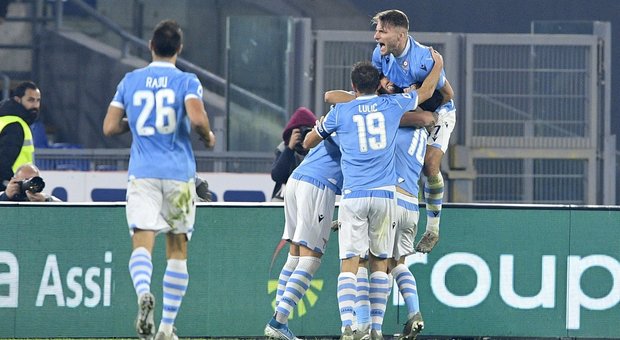 Lazio, notte magica: battuta la Juventus 3-1. E ora non è proibito sognare l'impossibile