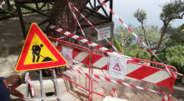 Capri: frana il costone di via Pizzolungo, stop alla scalinata per l'Arco naturale