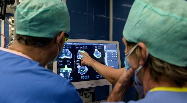 «La chirurgia ortopedica robotica è il futuro»: i risultati della tecnica innovativa a Villa Mafalda