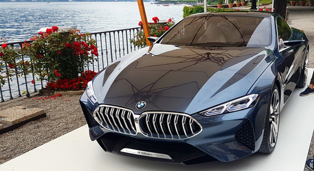 La BMW Serie 8 coupè concept con il lago di Como sullo sfondo