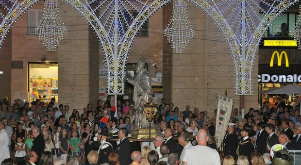 Lecce, Sant'Oronzo senza processione e luminarie: salta la festa