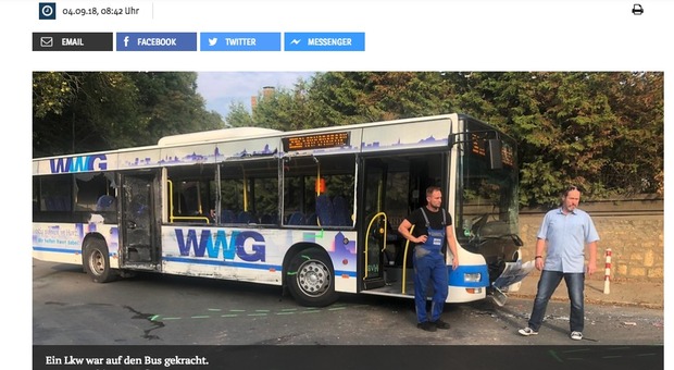Camion sperona uno scuolabus, feriti 17 bambini: «Uno è grave». Tragedia sfiorata in Germania