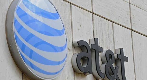 AT&T batte previsioni mercato per utile e nuovi abbonati telefonici