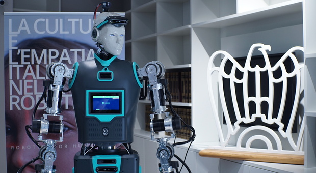 «Ciao sono RoBee», il robot assunto in fabbrica a Porcia. Alto due metri, non prova emozioni, ma gli piacciono i complimenti