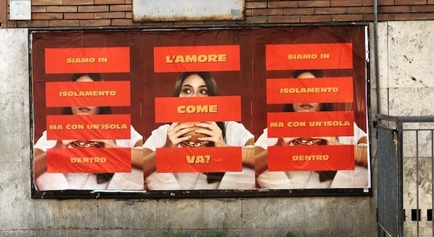 «Come va l'amore?» I misteriosi cartelli apparsi a Roma