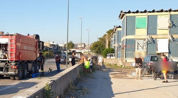 Bipiani di Napoli Est, manca l'acqua negli alloggi di amianto: arrivano i vigili del fuoco
