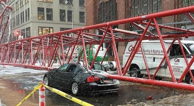 New York, crolla gru a Manhattan: almeno un morto e 15 feriti