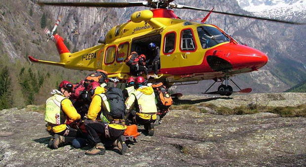 Scivola da un sentiero e precipita nel vuoto: 23enne muore dopo un volo di 70 metri