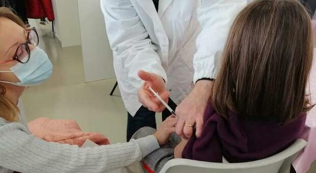 Covid, in Puglia i bambini scelgono di vaccinarsi: il 50% ha la prima dose. Sale così la percentuale dei bimbi immunizzati
