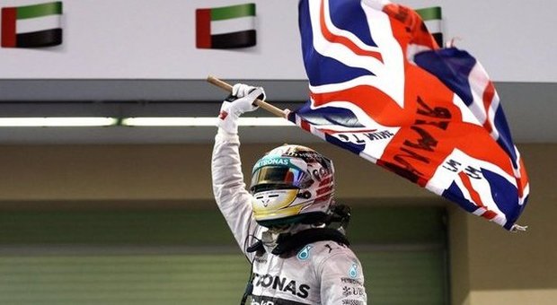 Gp Abu Dhabi, Hamilton campione del Mondo. Lewis domina, Rosberg tradito dall'auto
