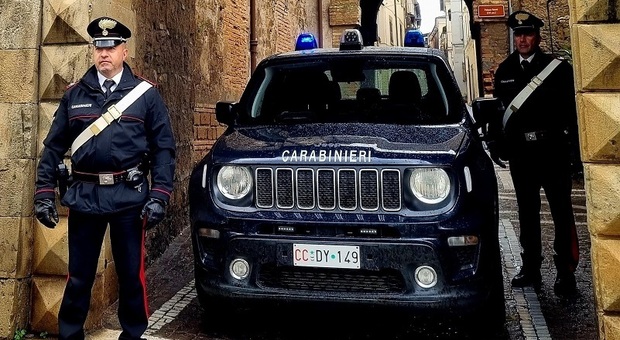 Cocaina in auto, rifiuta di sottoporsi alle analisi tossicologiche: denunciato dai carabinieri