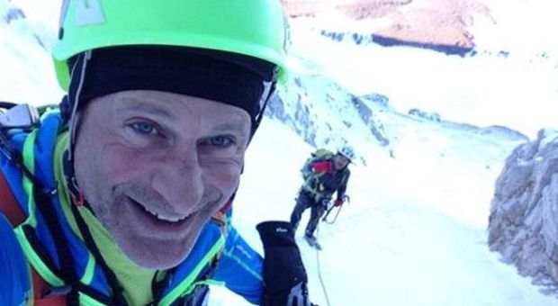 Guida alpina e cliente travolti dalla valanga. Selfie prima di morire