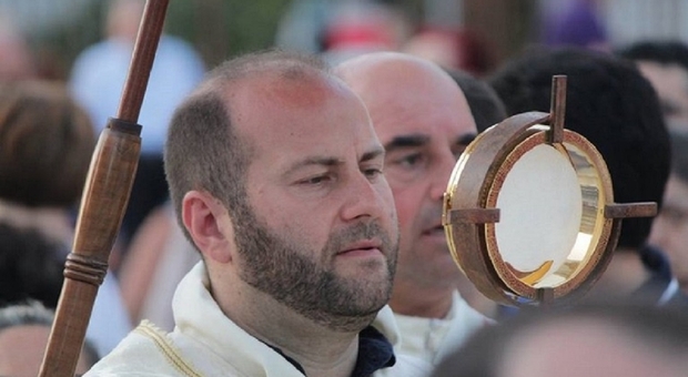 Il nuovo vescovo di Rieti: in centinaia dalla Puglia per don Vito. I video dei saluti dei concittadini
