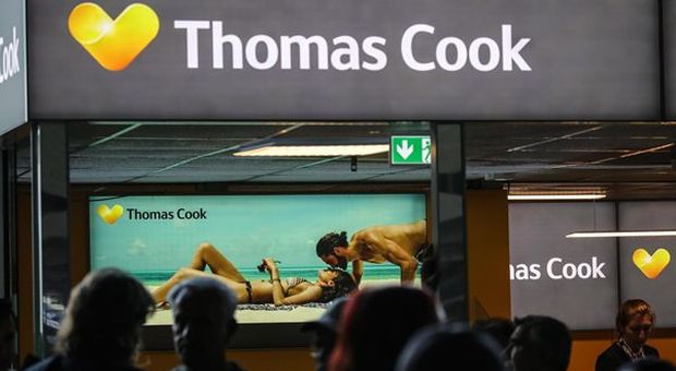 Thomas Cook in bancarotta, a rischio 22.000 posti di lavoro. Ponte aereo per riportare a casa migliai di turisti
