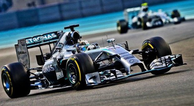 Gp Abu Dhabi: Hamilton campione del Mondo Lewis domina la gara, Rosberg in crisi