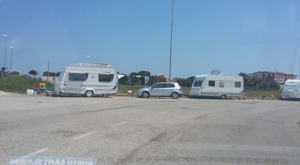 Porto Sant'Elpidio, campo rom Scovato un nomade con 120 alias