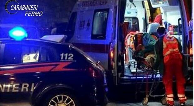Trovata morta in casa a Fermo, inutili i soccorsi: sul posto anche i carabinieri