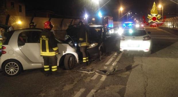 Ancona, carambola nella notte con tre auto: quattro persone ferite