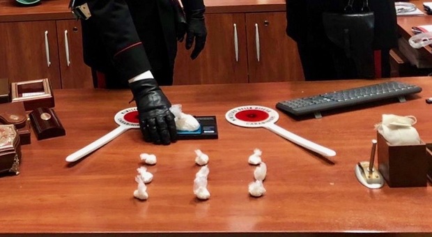 Hashish e cocaina, due spacciatori arrestati dai carabinieri nel Napoletano