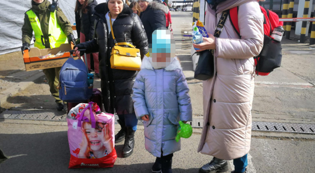 Bambini da soli in fuga dalla guerra: dall'Ucraina iniziano ad arrivare minori non accompagnati