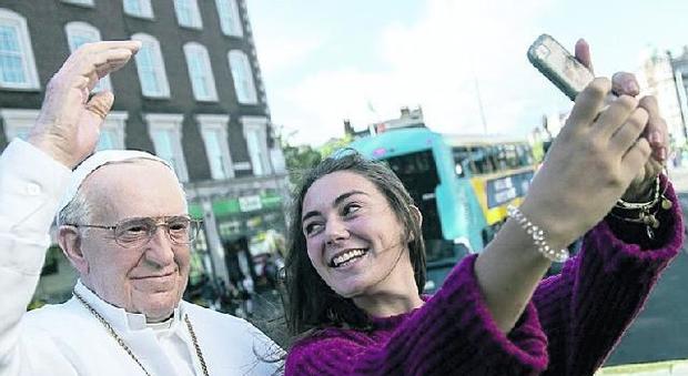 Irlanda, viaggio difficile per Papa Francesco: sul tavolo pedofilia e aperture ai gay