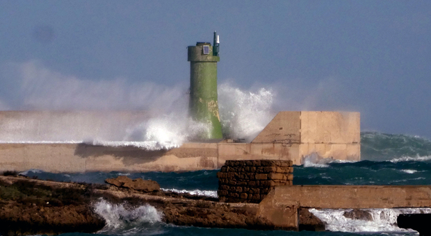 Venti da forti a burrasca: allerta meteo in Puglia. Pioggia nel fine settimana: le previsioni meteo