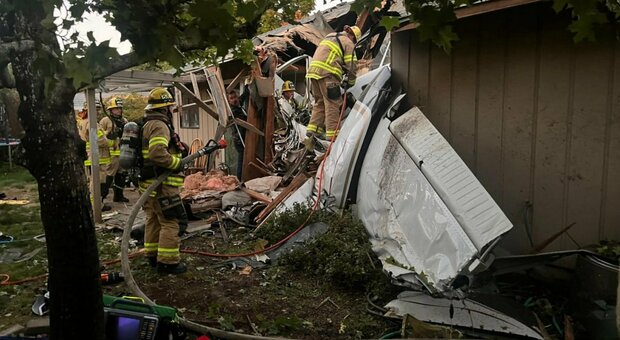 Aereo si schianta su una casa in Oregon: due morti tra cui un 22enne italiano. «Sognava di fare il pilota»