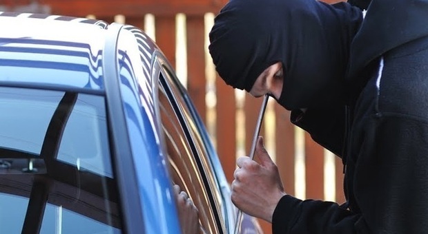 Brusciano, prova a rubare un auto: arrestato 43enne