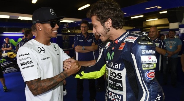 Hamilton sfida Vale Rossi: «Vengo a Tavullia per batterti con la moto»