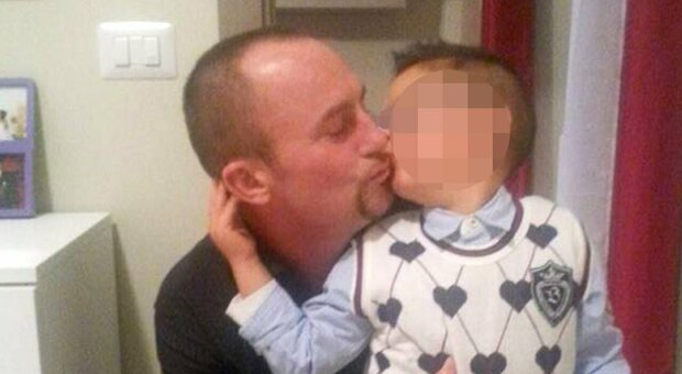 Bimbo ucciso a Viterbo, il preside della scuola: «Nessuno ci ha detto del divieto di avvicinamento del papà»