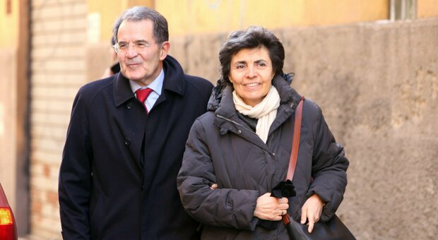 Flavia Franzoni morta, i 60 anni d'amore con Romano Prodi e la malattia. Quando lui disse: «Ho avuto paura per la sua vita»