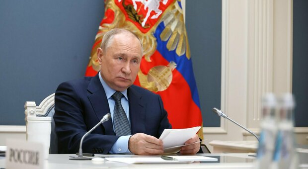 Putin: «Guerra in Ucraina una tragedia, bisogna mettervi fine». Meloni: Russia può portare pace ritirandosi