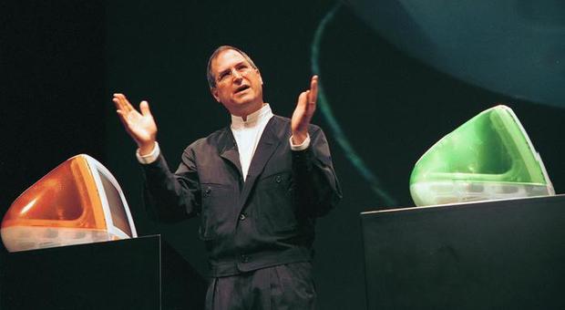 Vent'anni fa Steve Jobs presentava l'iMac, fu l'inizio di una rivoluzione