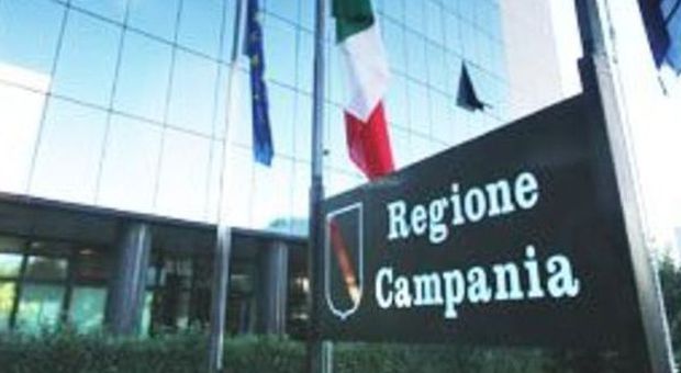 Rimborsopoli alla Regione Campania: 52 consiglieri verso il rinvio a giudizio. Tra le spese pazze cravatte, vini e giochi