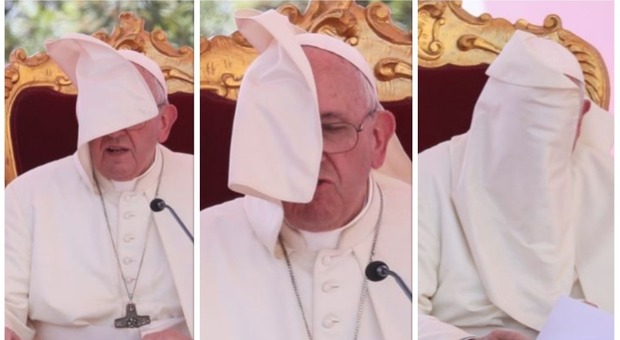 Papa Francesco 'combatte' col vento: la veste si alza e gli copre la faccia. Poi il sorriso