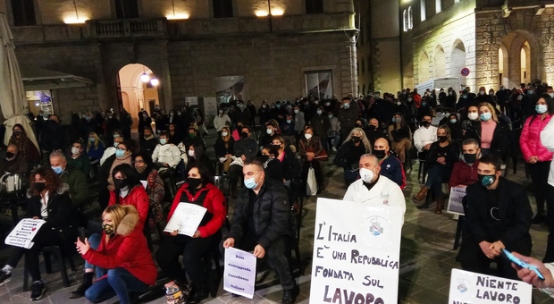 La protesta in Piazza Vittorio Emanuele II (foto Meloccaro)