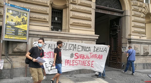 Stop armi: occupati gli uffici uffici Zim, societa israeliana nel porto di Napoli