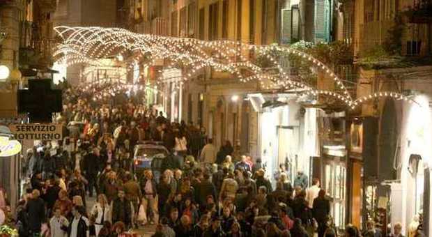 Napoli. Domani si accendono le luci di Natale a Chiaia e via Toledo. E dall'8 parte la Ztl Morelli