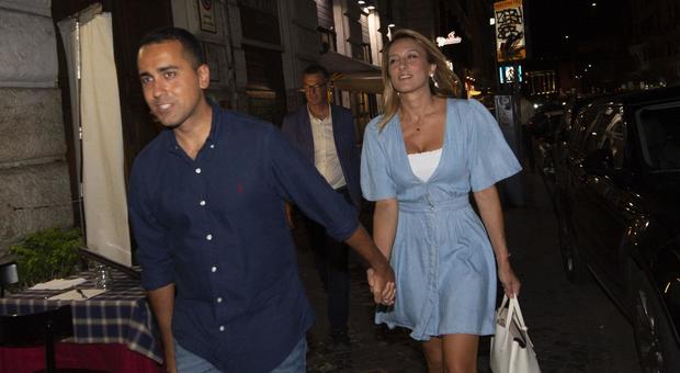 immagine Luigi Di Maio con la fidanzata Virginia Saba dopo la cena con i vertici M5S