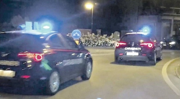 Il blitz dei carabinieri che ha portato all'arresti di tre fratelli per estorsione e sequestro