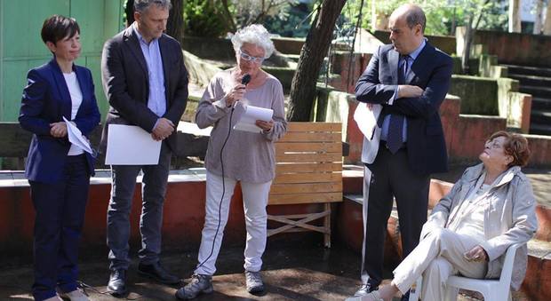 Petroselli, Zingaretti ricorda l'ex sindaco: «Esempio da imitare». Raggi telefona alla moglie