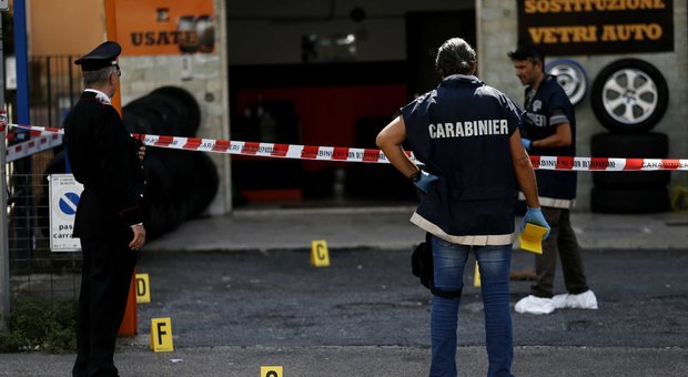 Roma, tre persone arrestate al Casilino per la sparatoria davanti al gommista