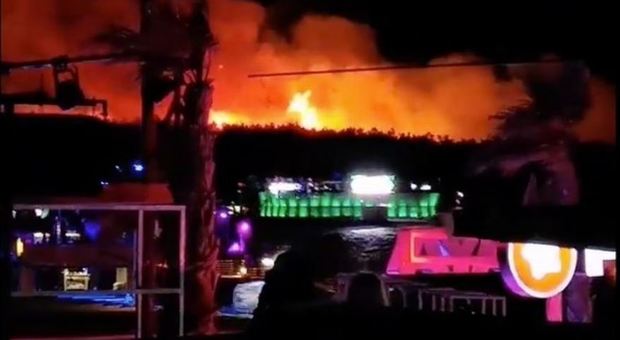 Croazia, incendio al concerto in spiaggia: evacuate 10mila persone