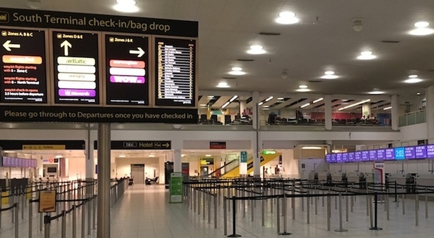 Guasto ai nastri bagagli dell'aeroporto di Gatwick: passeggeri volano senza valigia