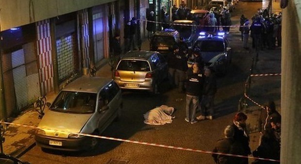 Napoli, donna boss uccisa con tre colpi al volto: l'ombra della faida di camorra