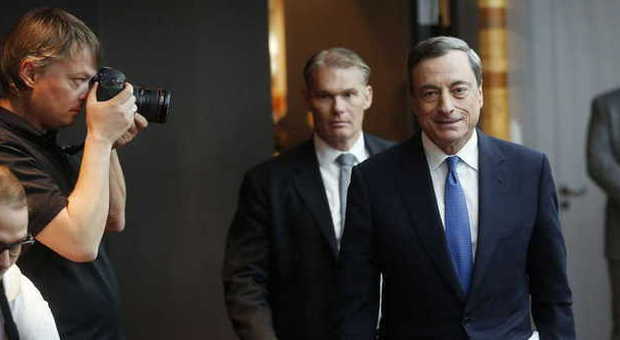 Draghi: economia in peggioramento, Bce pronta a nuove misure per l'Europa
