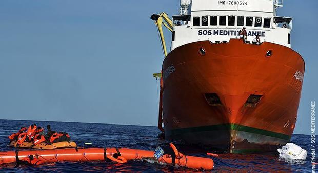 Migranti, la Libia vieta alle navi delle Ong di avvicinarsi