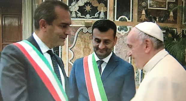 De Magistris incontra il Papa Il sindaco: «Grande emozione»