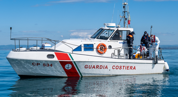 Guardia costiera, pesca al setaccio da Gabicce a San Benedetto: 45 sanzioni, vongole illegali ad Ancona con 40mila euro di multa. Foto generica